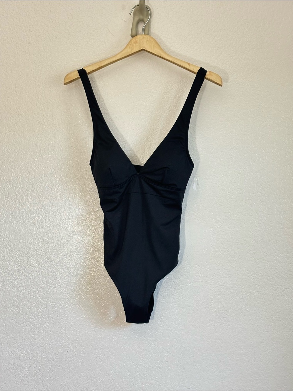 SEA LEVEL Australia Woman Tie Back One Piece Swimsuit Size: 4